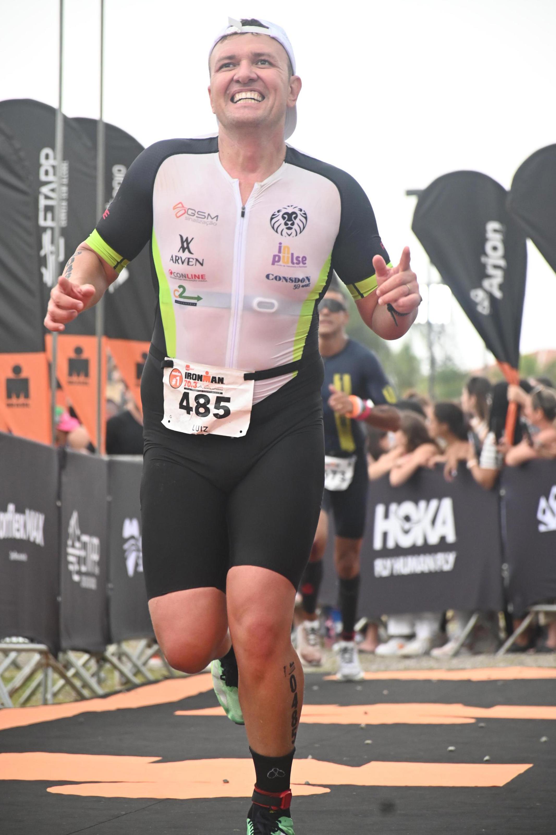 Eduardo Corrêa correndo no Ironman 70.3